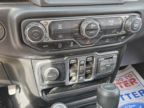 Used 2022 Jeep Gladiator Sport image 20