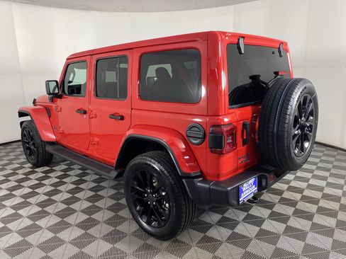 Used 2025 Jeep Wrangler Unlimited Sahara AWD/4WD image 9