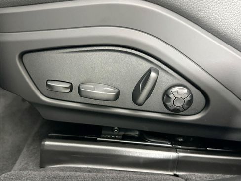 Certified 2026 Porsche Panamera image 32
