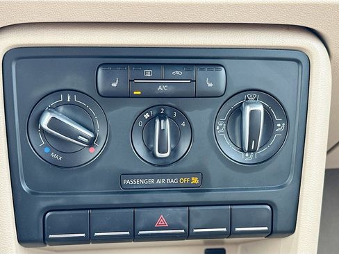 Used 2013 Volkswagen Beetle 2.0T image 16