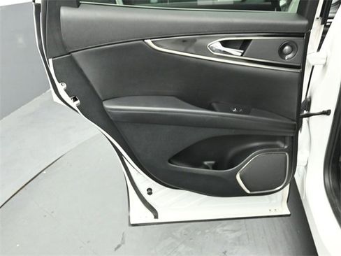 Certified 2023 Lincoln Nautilus Reserve w/ Luxury Package image 23