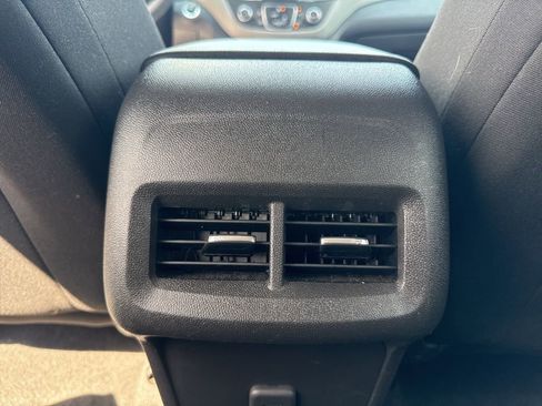 Used 2022 Chevrolet Equinox LS w/ LS Convenience Package image 26