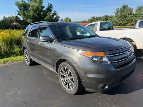Used 2015 Ford Explorer XLT w/ Equipment Group 202A AWD/4WD image 3