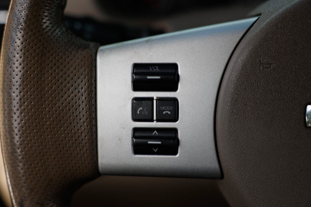 Used 2009 Nissan Pathfinder LE AWD/4WD image 28