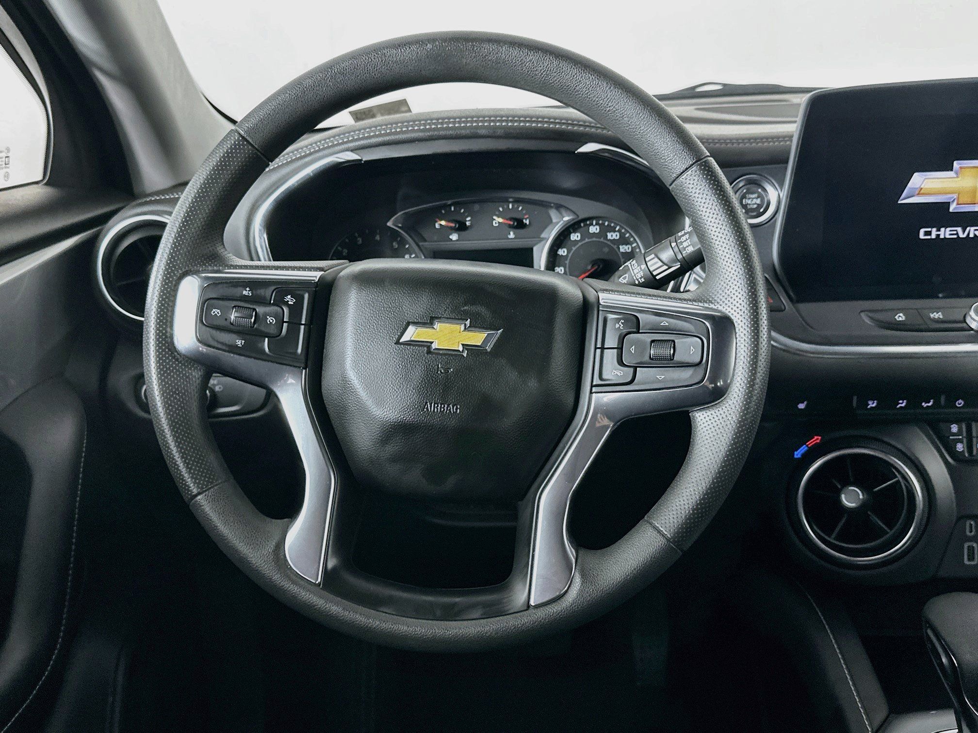 Used 2026 Chevrolet Blazer LT FWD image 18