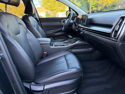 Certified 2025 Kia Sorento S AWD/4WD image 30