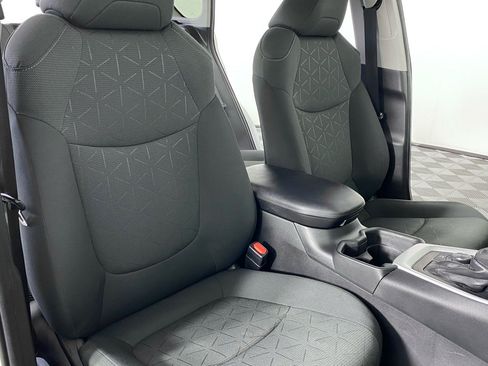 Used 2021 Toyota RAV4 XLE w/ Convenience Package image 24