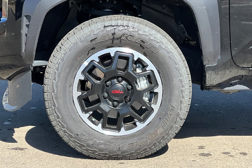 Certified 2025 Toyota Tacoma TRD Off-Road AWD/4WD image 27