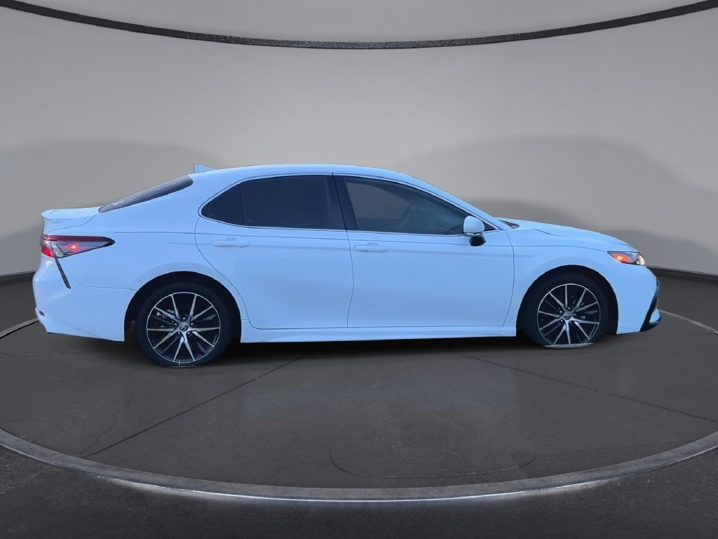 Used 2024 Toyota Camry SE FWD image 9