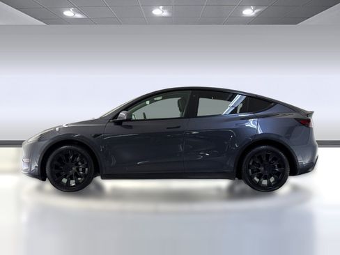 Used 2021 Tesla Model Y Long Range AWD/4WD image 2