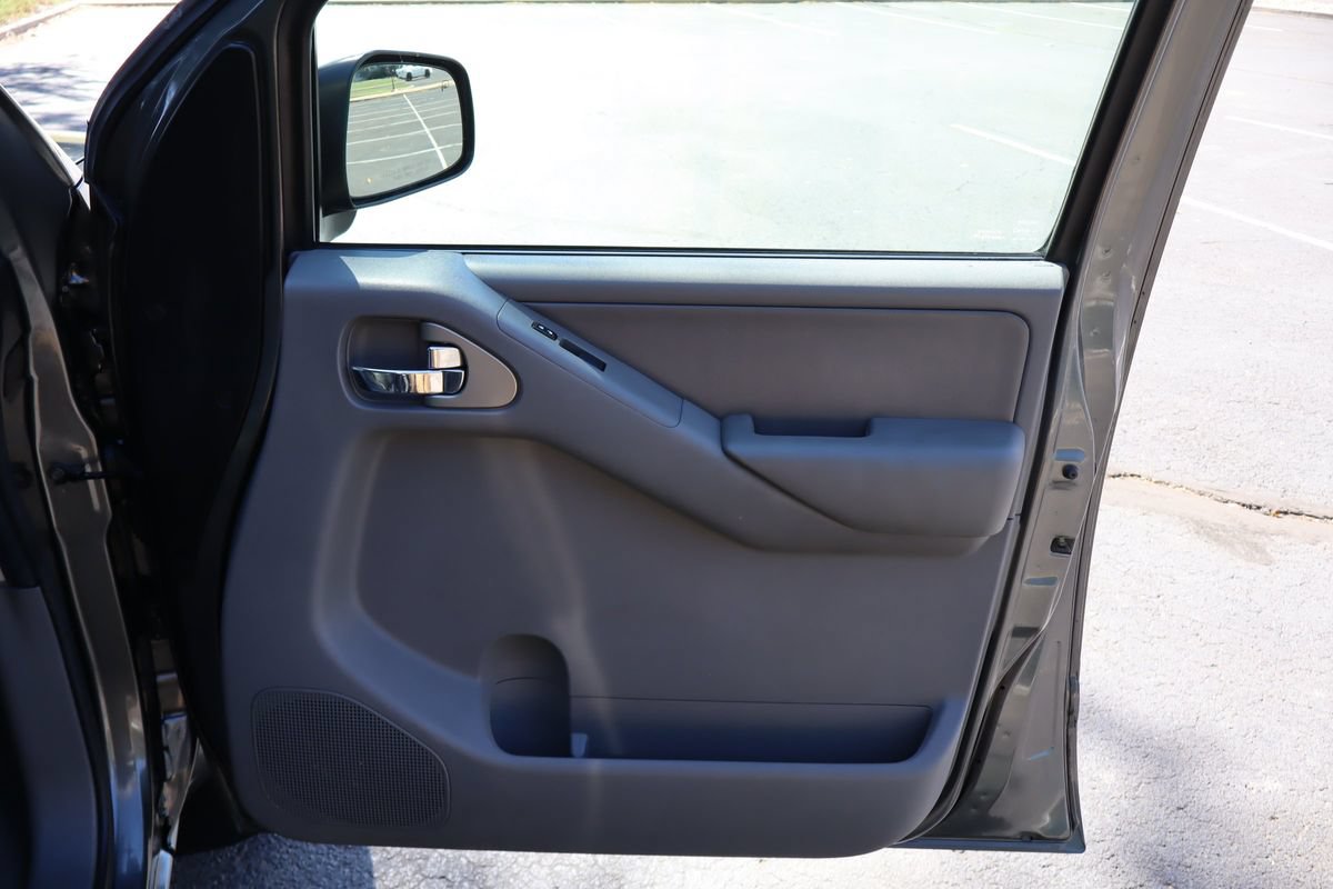 Used 2009 Nissan Frontier LE w/ LE Value Truck Pkg AWD/4WD image 26