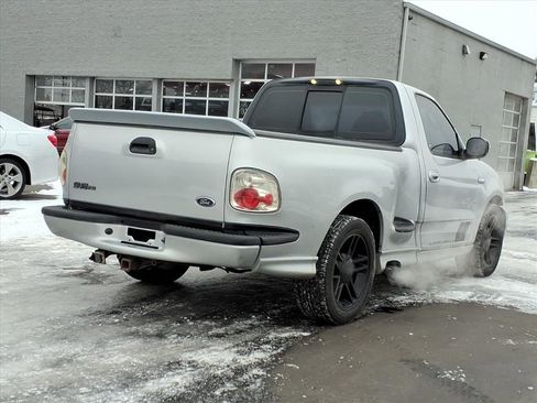Used 2002 Ford F150 Lightning RWD image 4