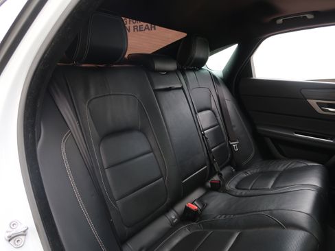 Used 2016 Jaguar XF S RWD image 42