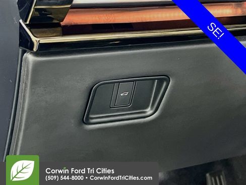 Used 2024 Land Rover Range Rover Sport SE AWD/4WD image 19