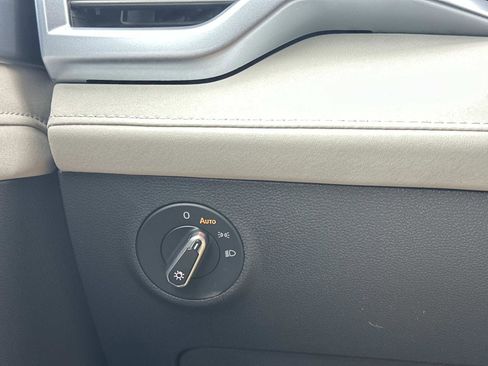 New 2026 Volkswagen Taos SE image 25