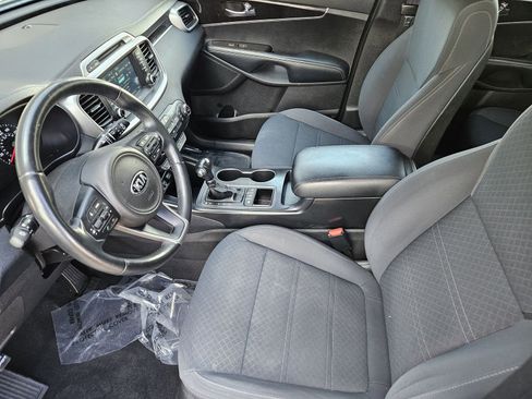 Used 2018 Kia Sorento LX image 18