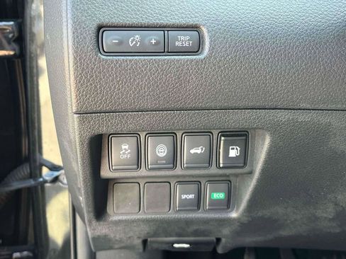 Used 2020 Nissan Rogue SV FWD image 17