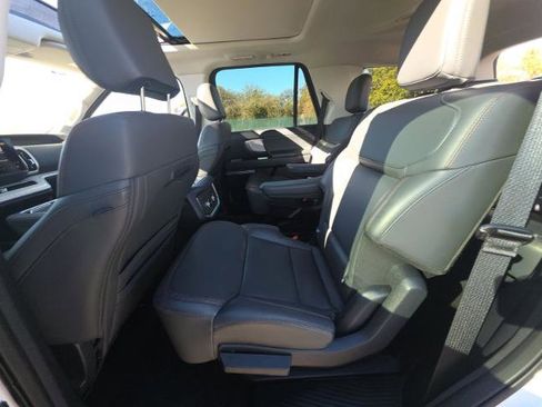 Used 2025 Ford Expedition Active image 7