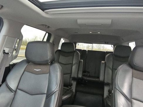 Used 2016 Cadillac Escalade Luxury image 30