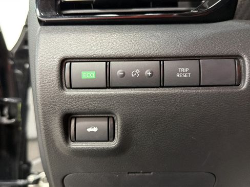 Used 2025 Nissan Sentra SR FWD image 19