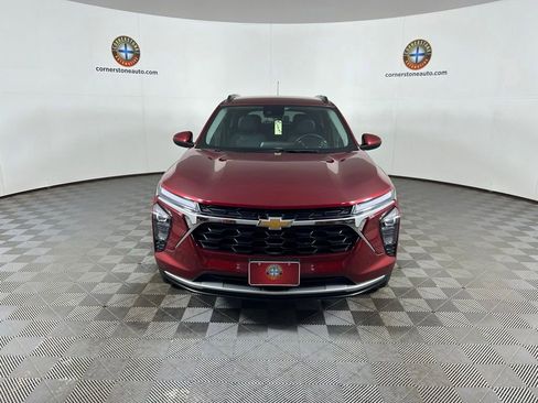 Used 2025 Chevrolet Trax LT w/ LT Convenience Package FWD image 17