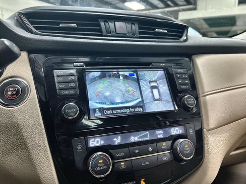 Used 2017 Nissan Rogue SV AWD/4WD image 34