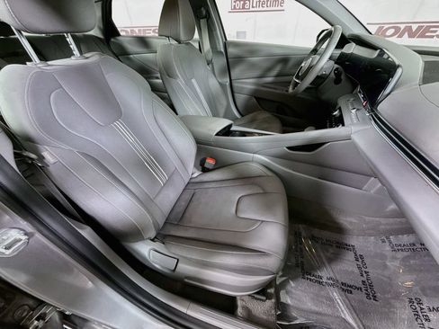 Used 2024 Hyundai Elantra SEL w/ Convenience Package FWD image 32