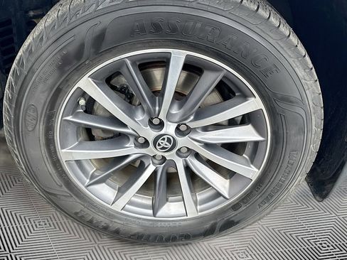 Used 2019 Toyota Highlander XLE image 30