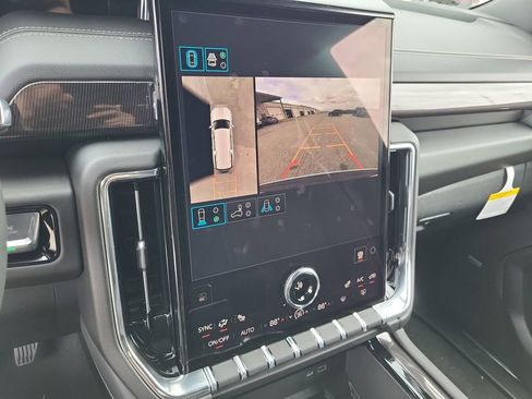 New 2026 GMC Yukon XL Elevation image 23