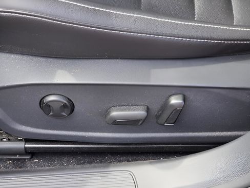 Used 2022 Volkswagen Jetta SE w/ Panoramic Sunroof Package image 18