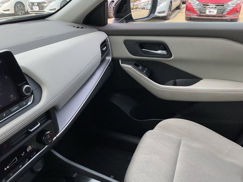 Used 2025 Nissan Rogue SV image 36