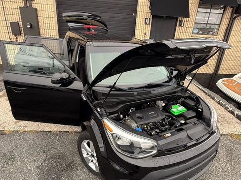 Used 2018 Kia Soul image 17