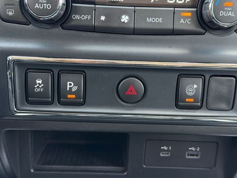 Used 2023 Nissan Titan SV w/ SV Convenience Package RWD image 30