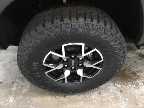 Used 2024 GMC Canyon AT4X AWD/4WD image 5