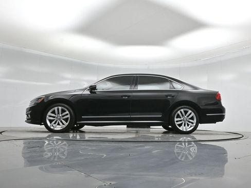 Used 2016 Volkswagen Passat 3.6 SEL Premium image 7