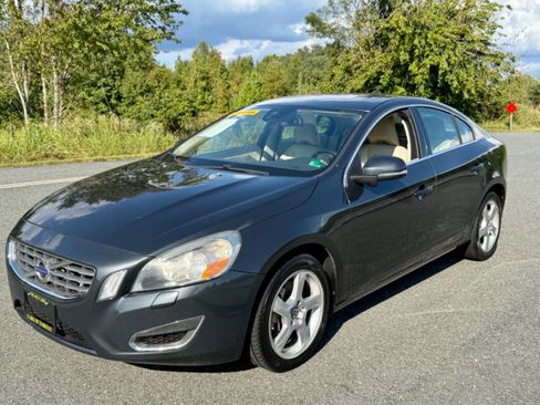 Used 2013 Volvo S60 T5 image 1