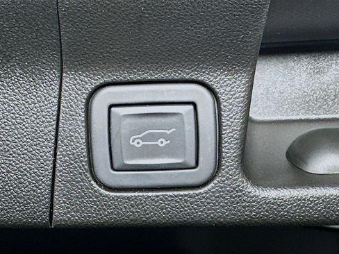 Used 2023 GMC Acadia SLE w/ Driver Convenience Package image 28