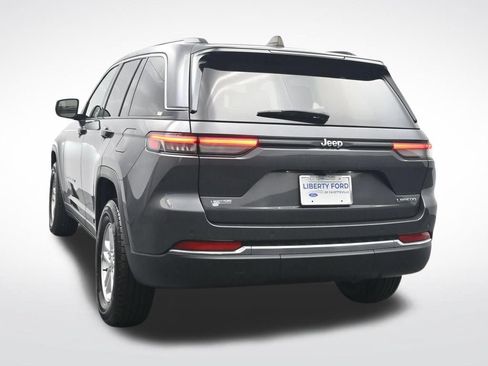 Used 2024 Jeep Grand Cherokee Laredo RWD image 9