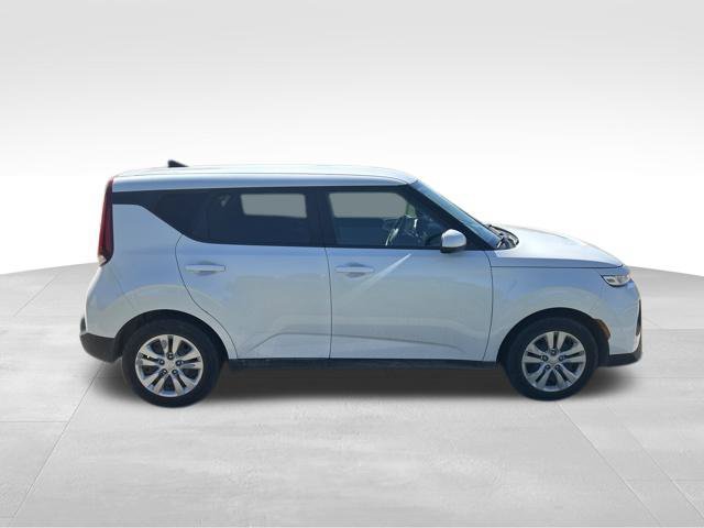 Used 2021 Kia Soul LX FWD image 2