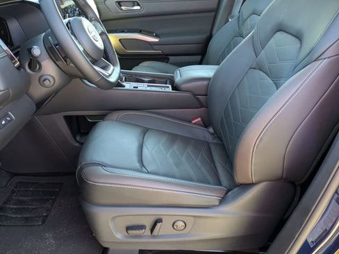 New 2025 Nissan Pathfinder Platinum w/ Cargo Package image 14