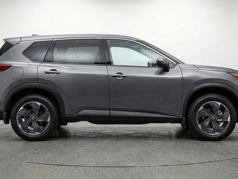 Used 2025 Nissan Rogue SV FWD image 11