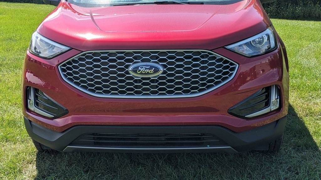 Certified 2024 Ford Edge SEL w/ Convenience Package AWD/4WD image 9