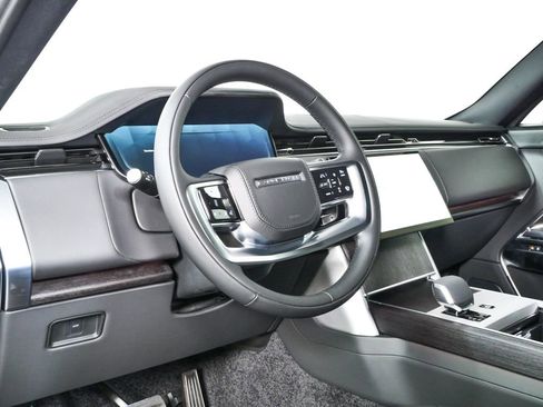 Used 2025 Land Rover Range Rover SE AWD/4WD image 4