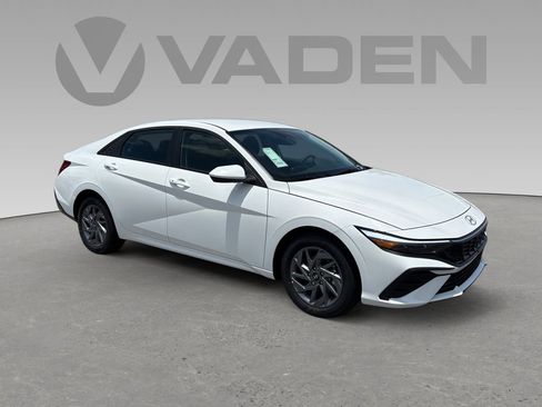New 2026 Hyundai Elantra Hybrid FWD image 1