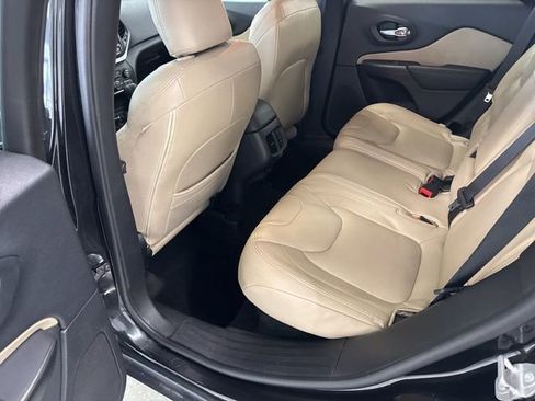 Used 2015 Jeep Cherokee Latitude w/ Cold Weather Group image 18