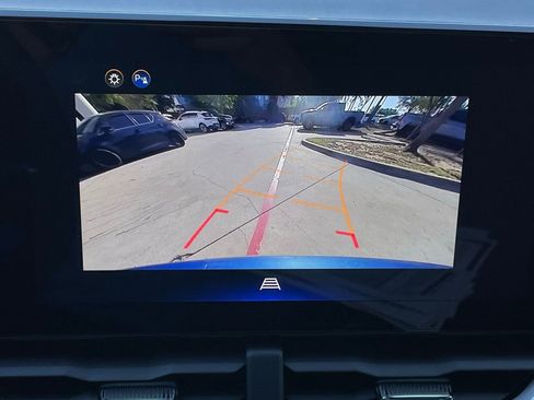 Used 2025 Chevrolet Equinox LT image 18