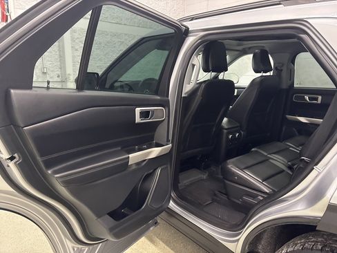 Used 2021 Ford Explorer XLT w/ Equipment Group 202A image 27