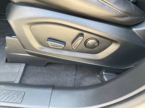 Used 2022 Ford Explorer XLT w/ Equipment Group 202A AWD/4WD image 41