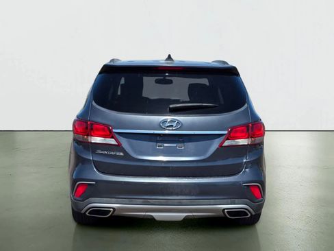 Used 2017 Hyundai Santa Fe SE FWD image 5