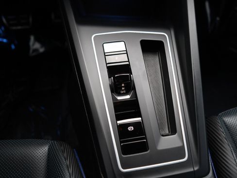 Used 2022 Volkswagen Golf R 2.0T DSG image 40